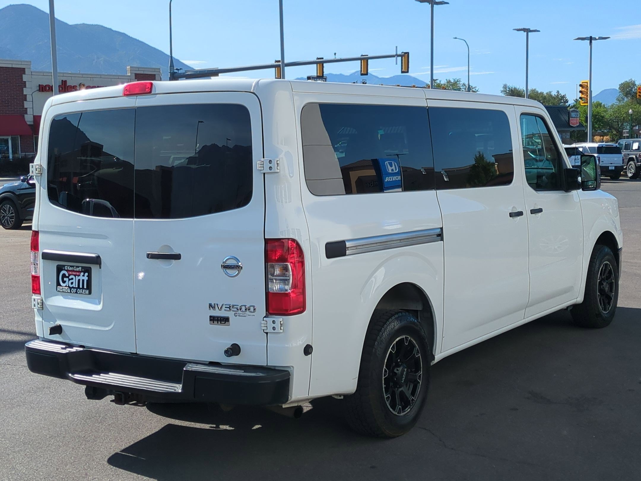 2015 Nissan NV3500 photo 2