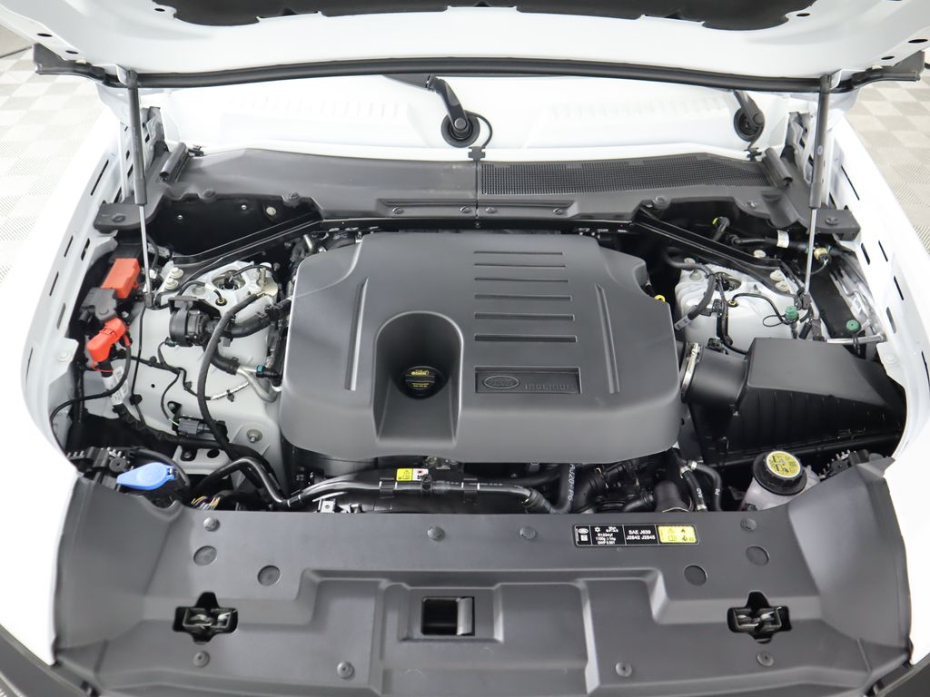 2025 Land Rover Defender 130 S photo 31