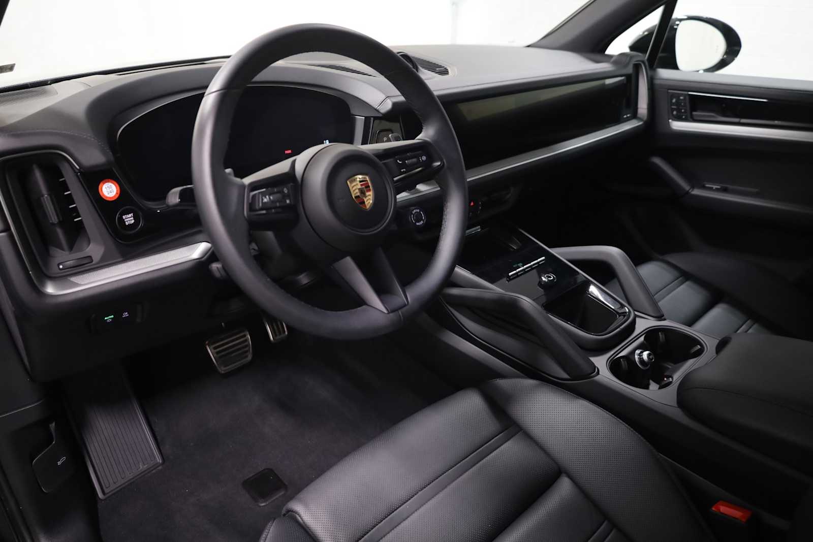 2025 Porsche Cayenne S photo 4