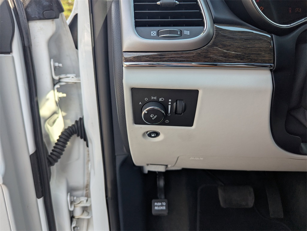 2017 Jeep Grand Cherokee Summit photo 18