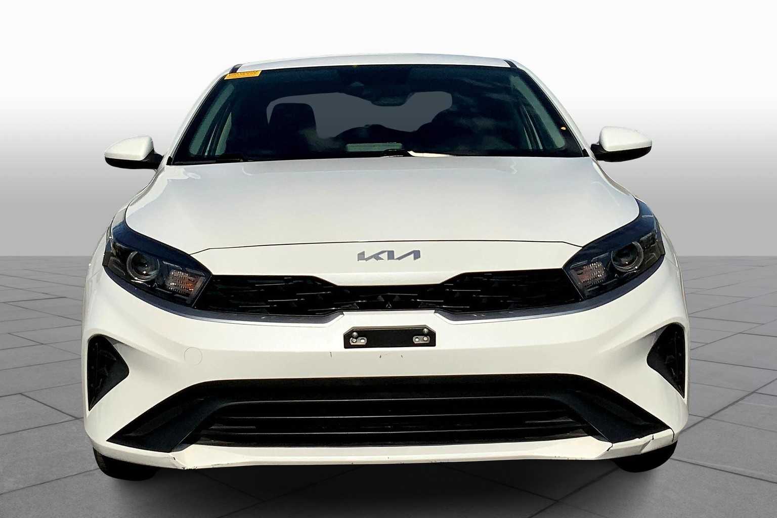 2023 Kia Forte LXS photo 3