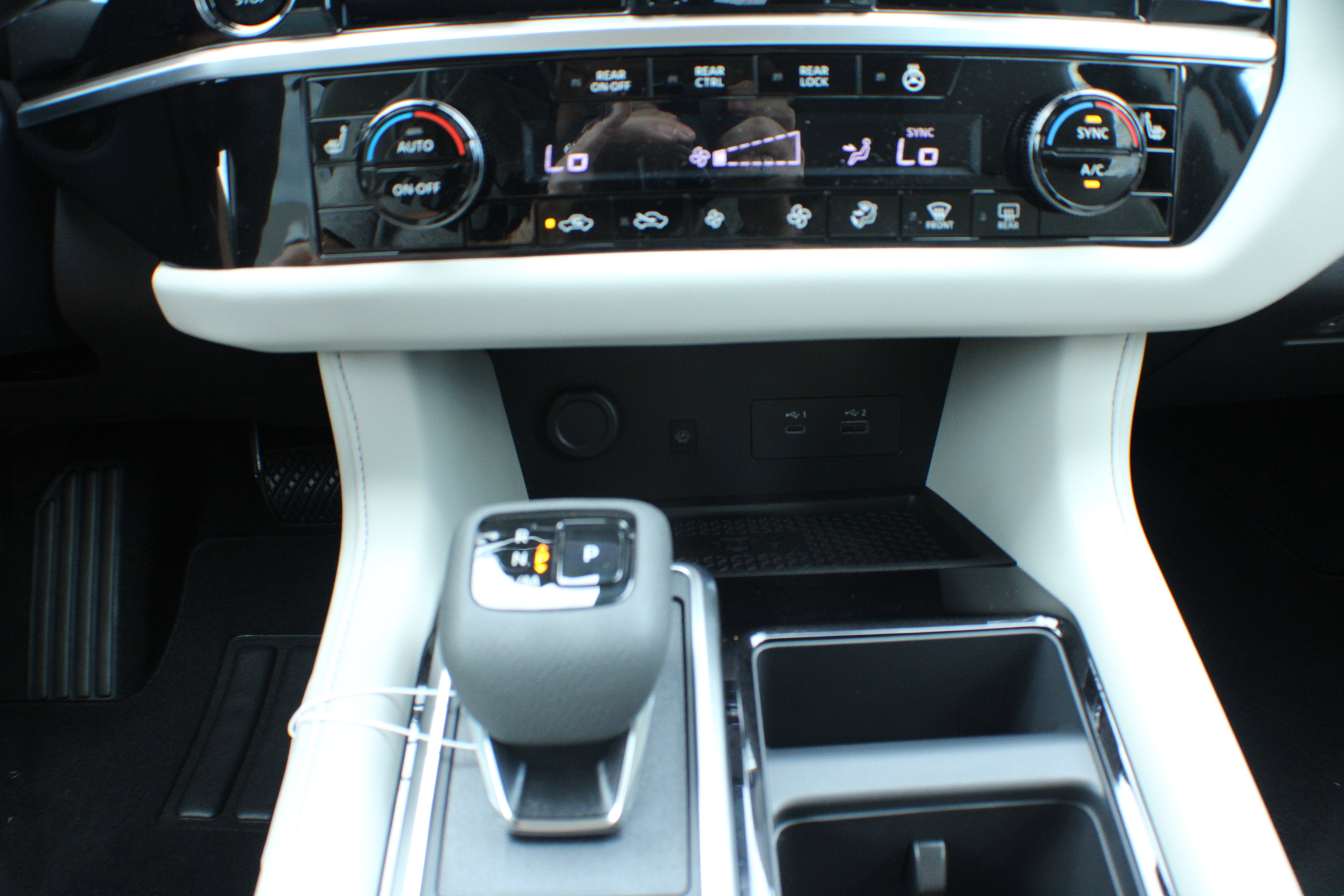 2025 Nissan Pathfinder SL photo 3
