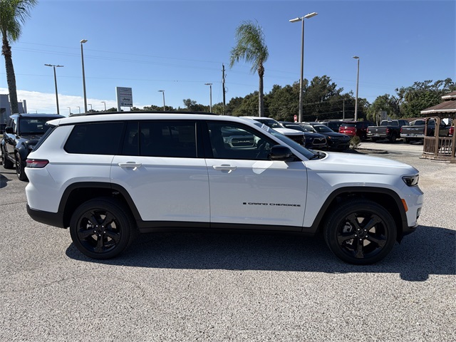 2025 Jeep Grand Cherokee Altitude X photo 2