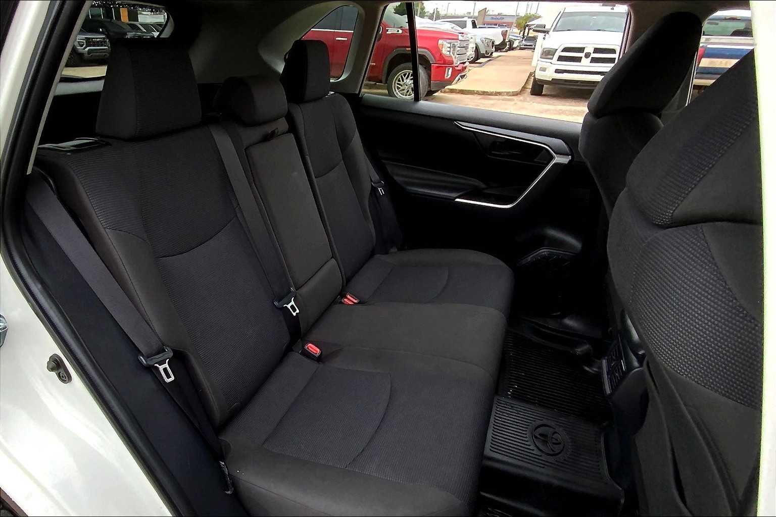 2025 Toyota RAV4 LE photo 16