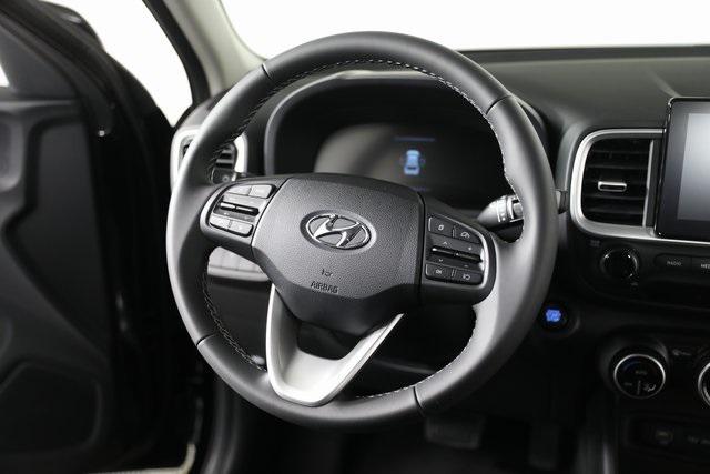 2025 Hyundai Venue SEL photo 3