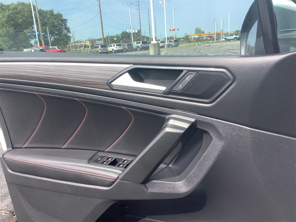 2024 Volkswagen Tiguan Wolfsburg Edition photo 14