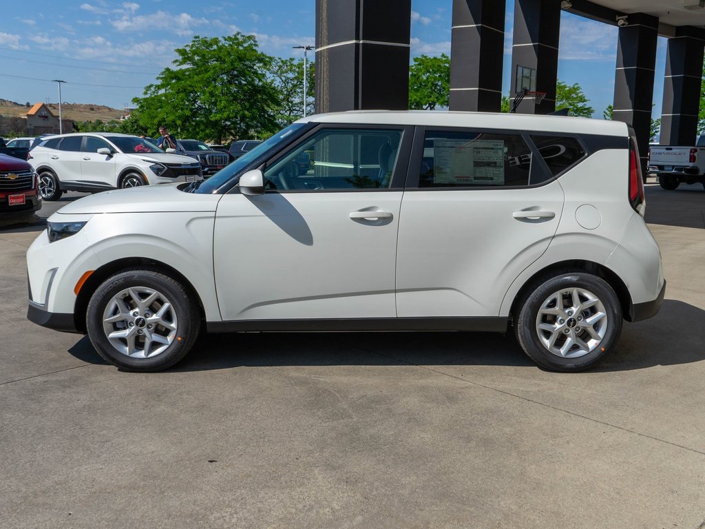 2025 Kia Soul LX photo 4
