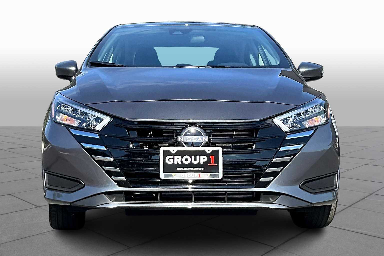 2025 Nissan Versa SV photo 3