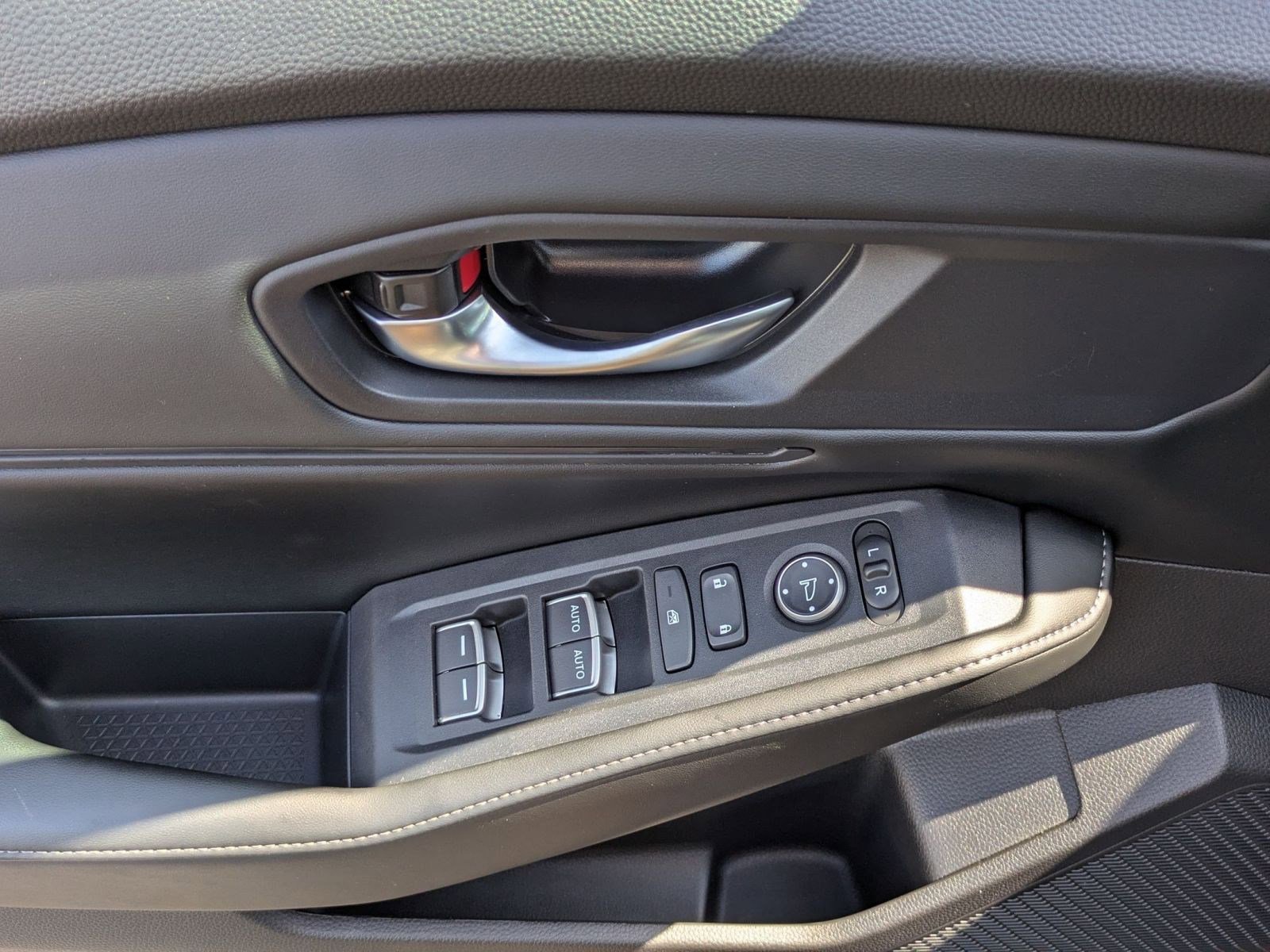 2023 Honda Accord Hybrid Sport photo 2