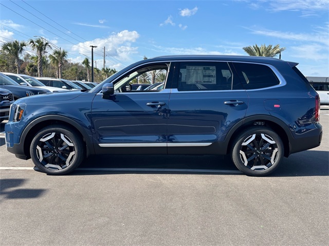 2025 Kia Telluride S photo 3