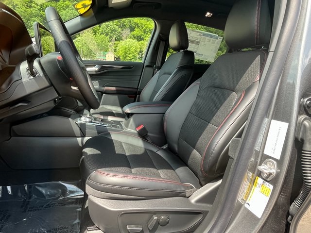 2025 Ford Escape ST-Line photo 7