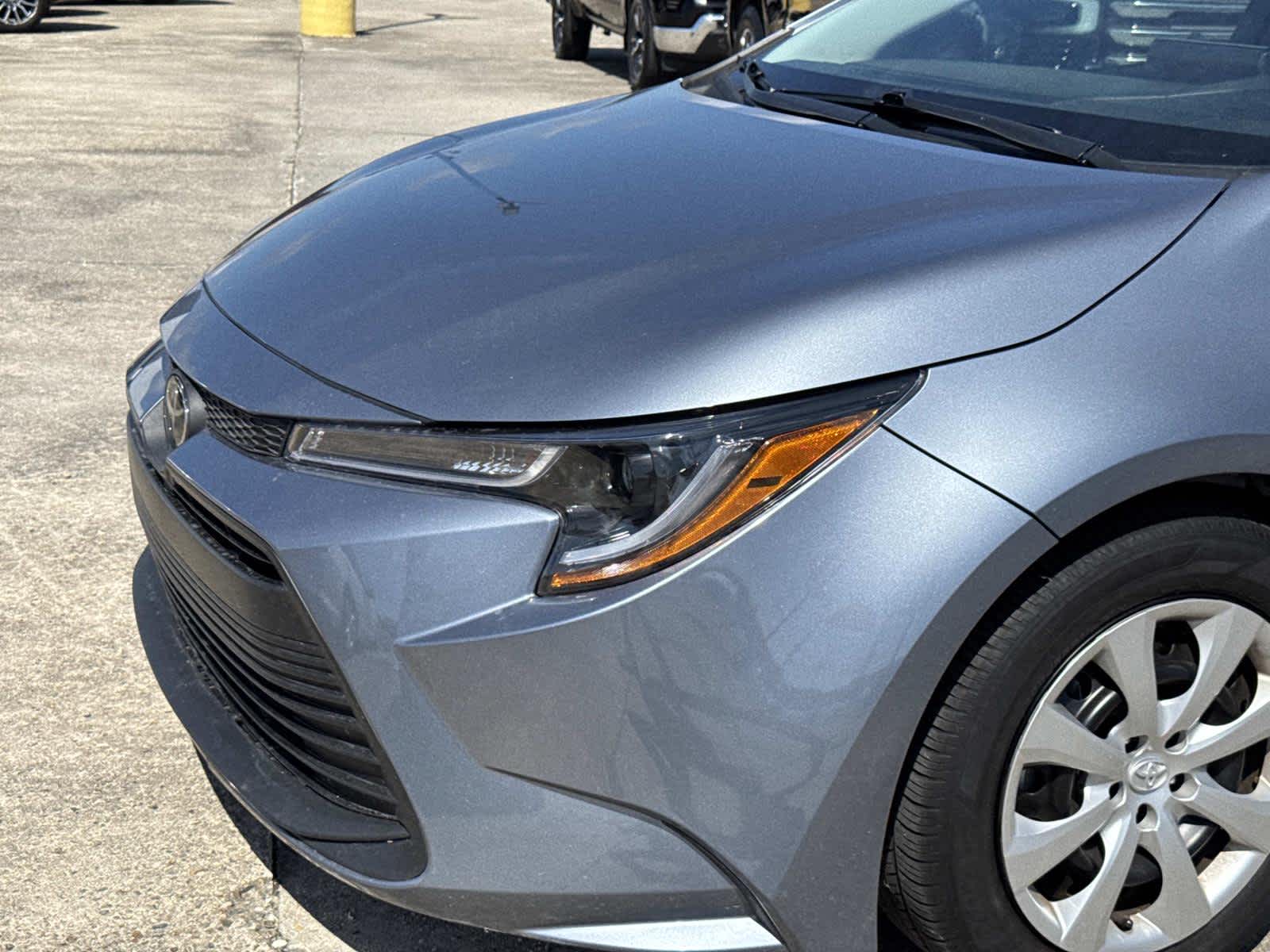 2025 Toyota Corolla LE photo 2