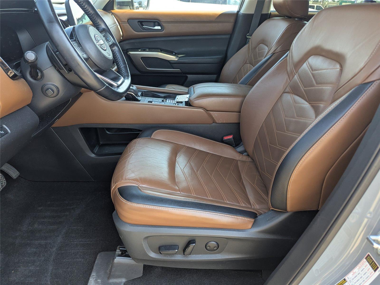 2022 Nissan Pathfinder Platinum photo 18