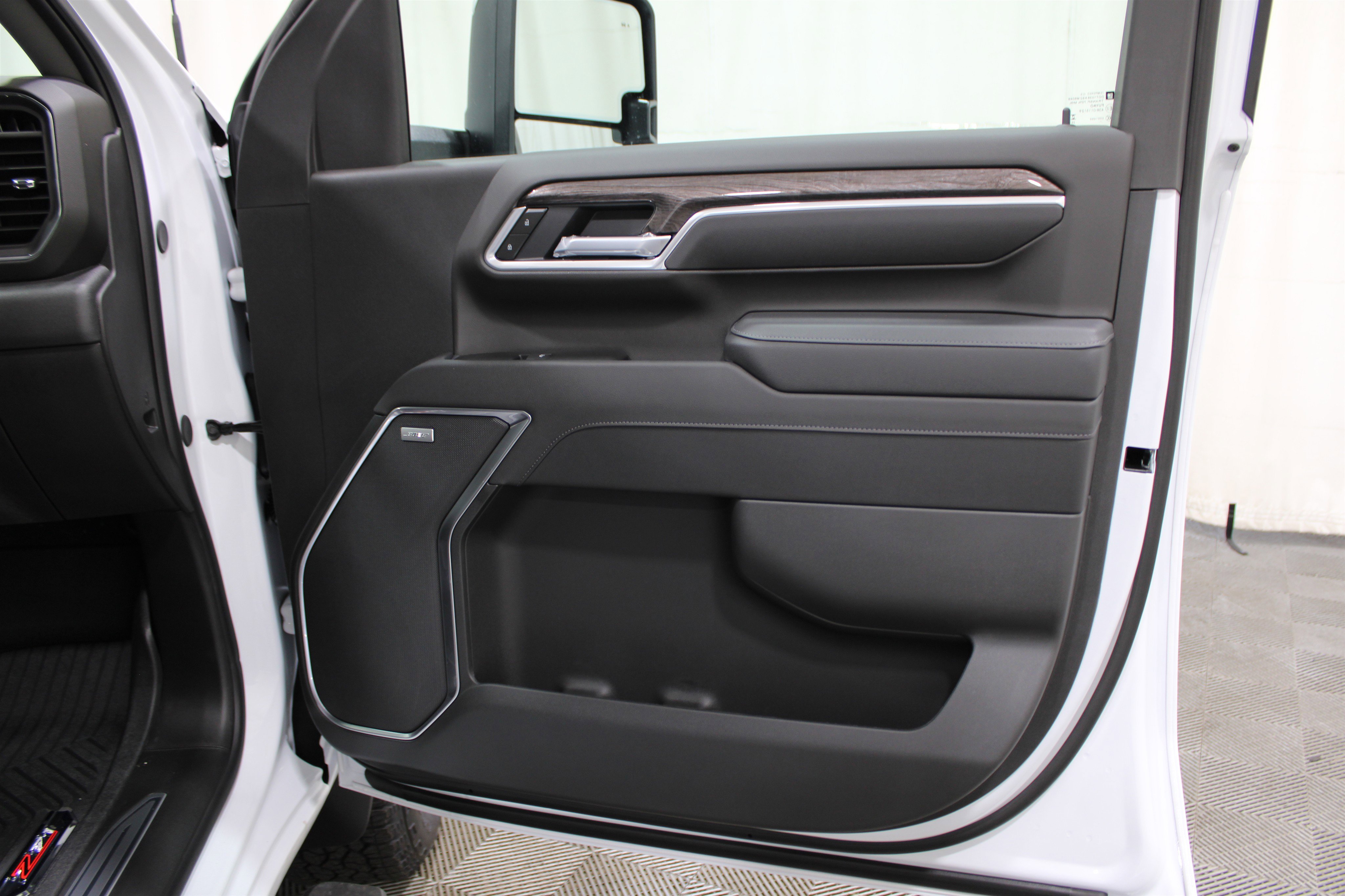 2025 Chevrolet Silverado 3500HD LTZ photo 9