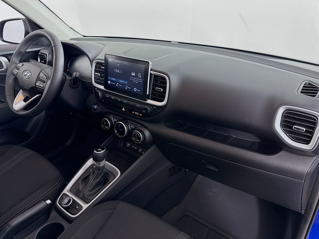 2026 Hyundai Venue SEL photo 28
