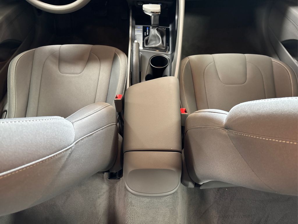 2023 Hyundai Elantra SEL photo 16
