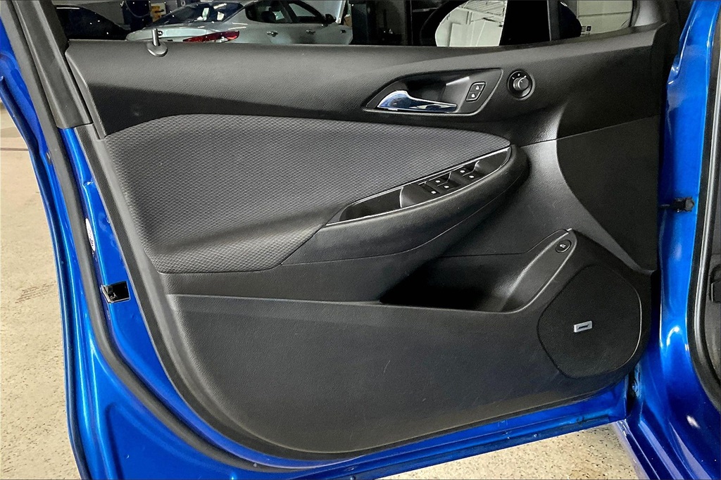 2017 Chevrolet Cruze LT photo 23