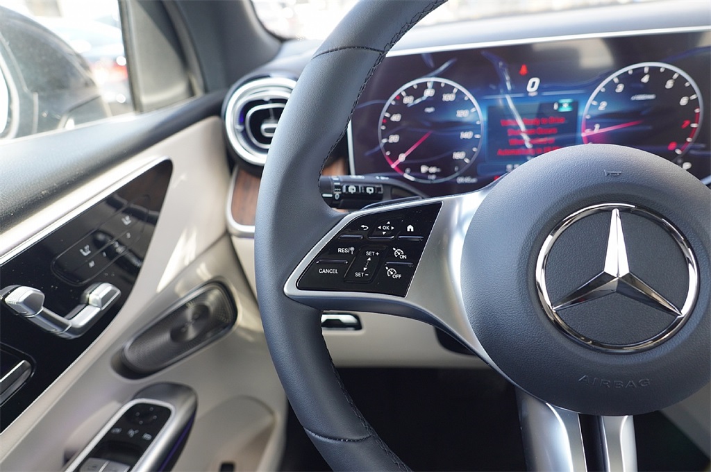 2025 Mercedes Benz GLC 300 photo 20