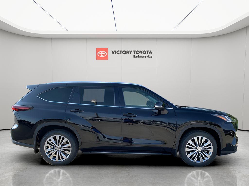 2025 Toyota Highlander Platinum photo 2