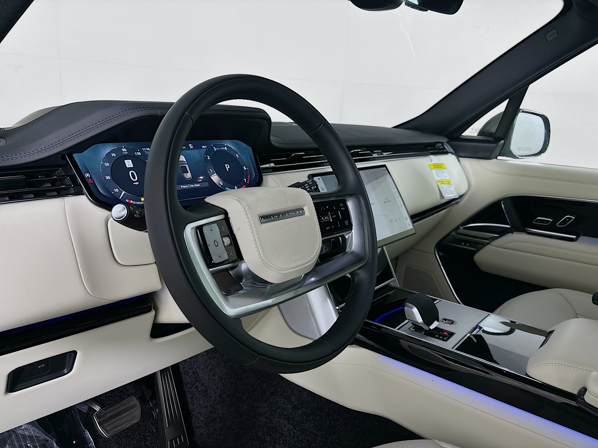 2025 Land Rover Range Rover SE photo 9