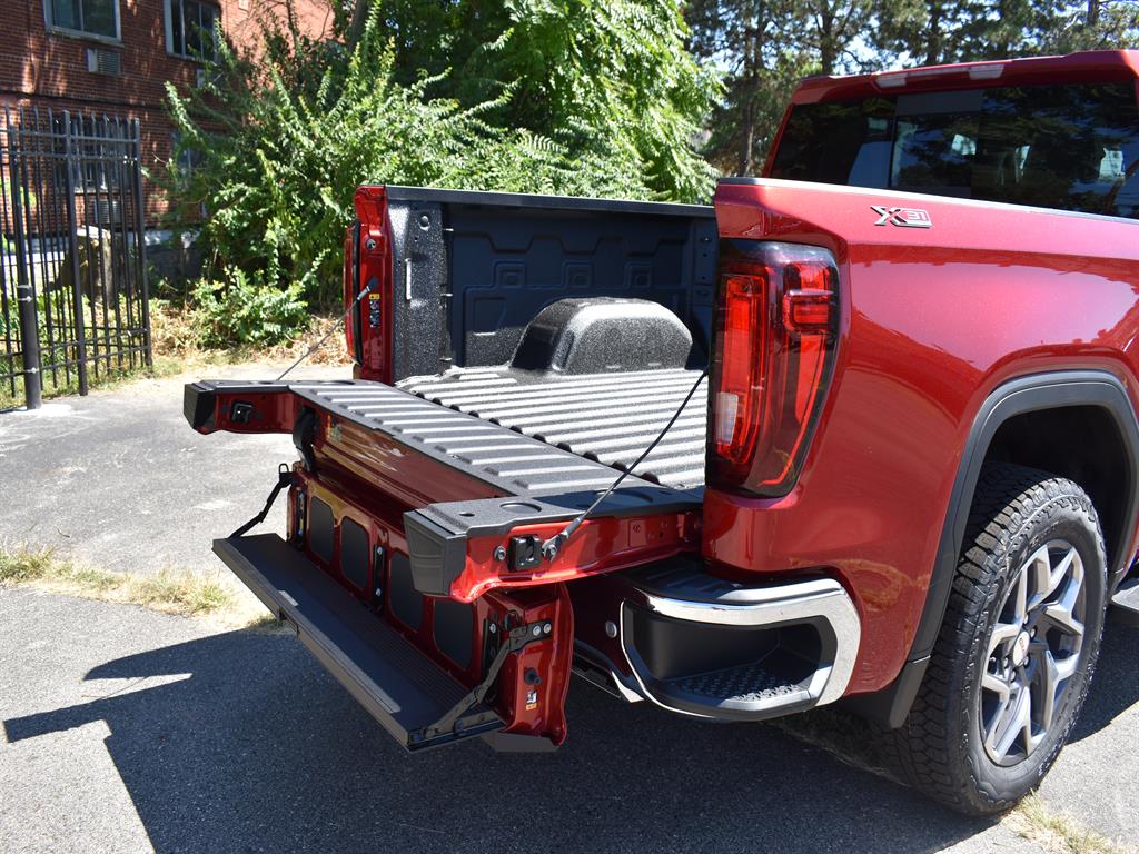 2026 Gmc Sierra 1500 SLT photo 9