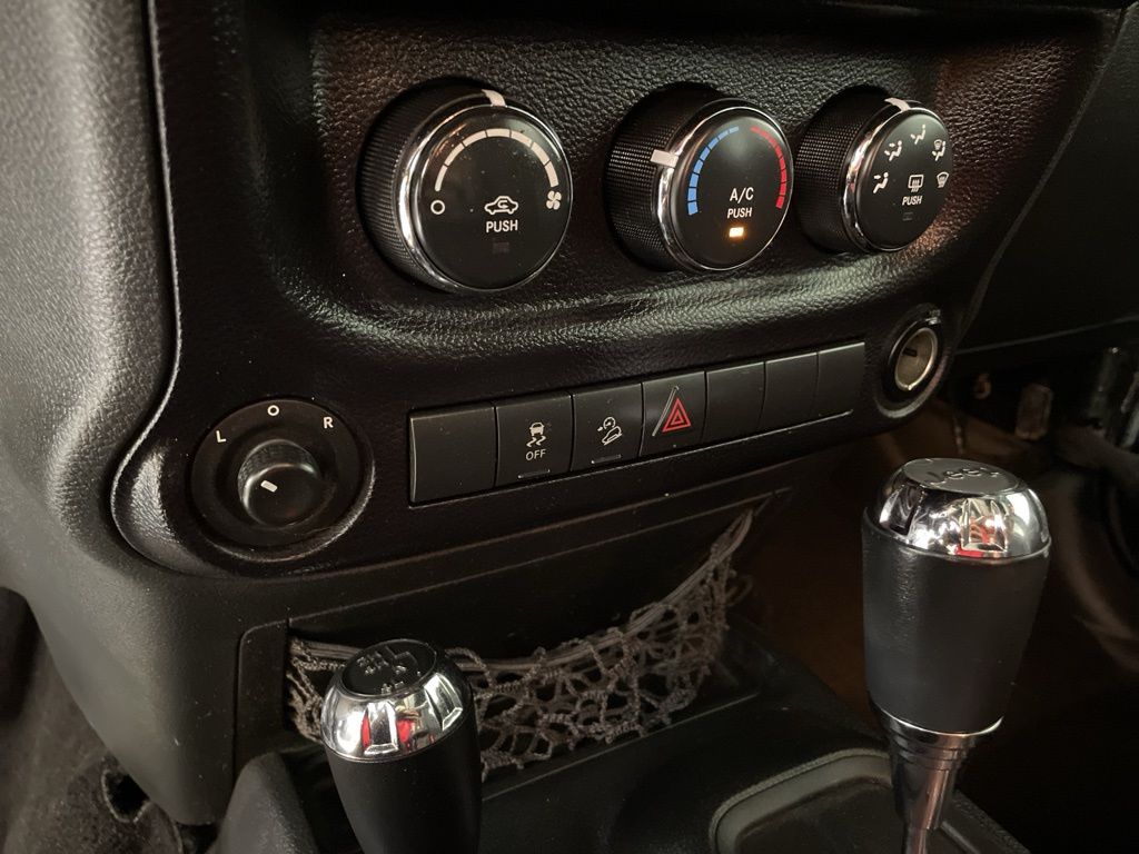 2016 Jeep Wrangler Unlimited Sport photo 26