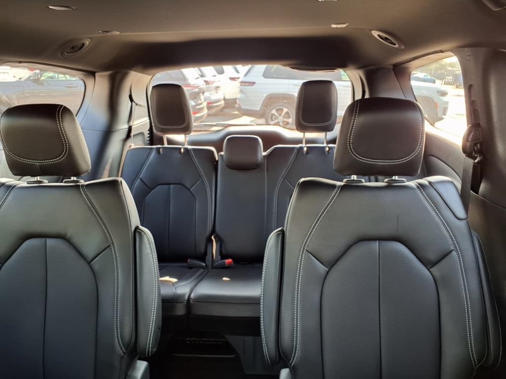 2026 Chrysler Pacifica photo 13