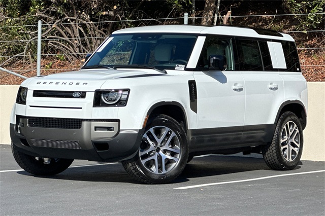 2026 Land Rover Defender S's photo