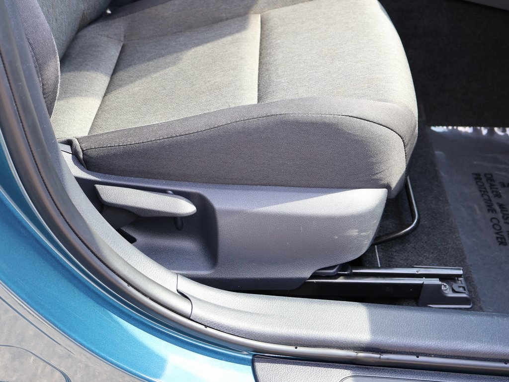 2025 Toyota Camry LE photo 10