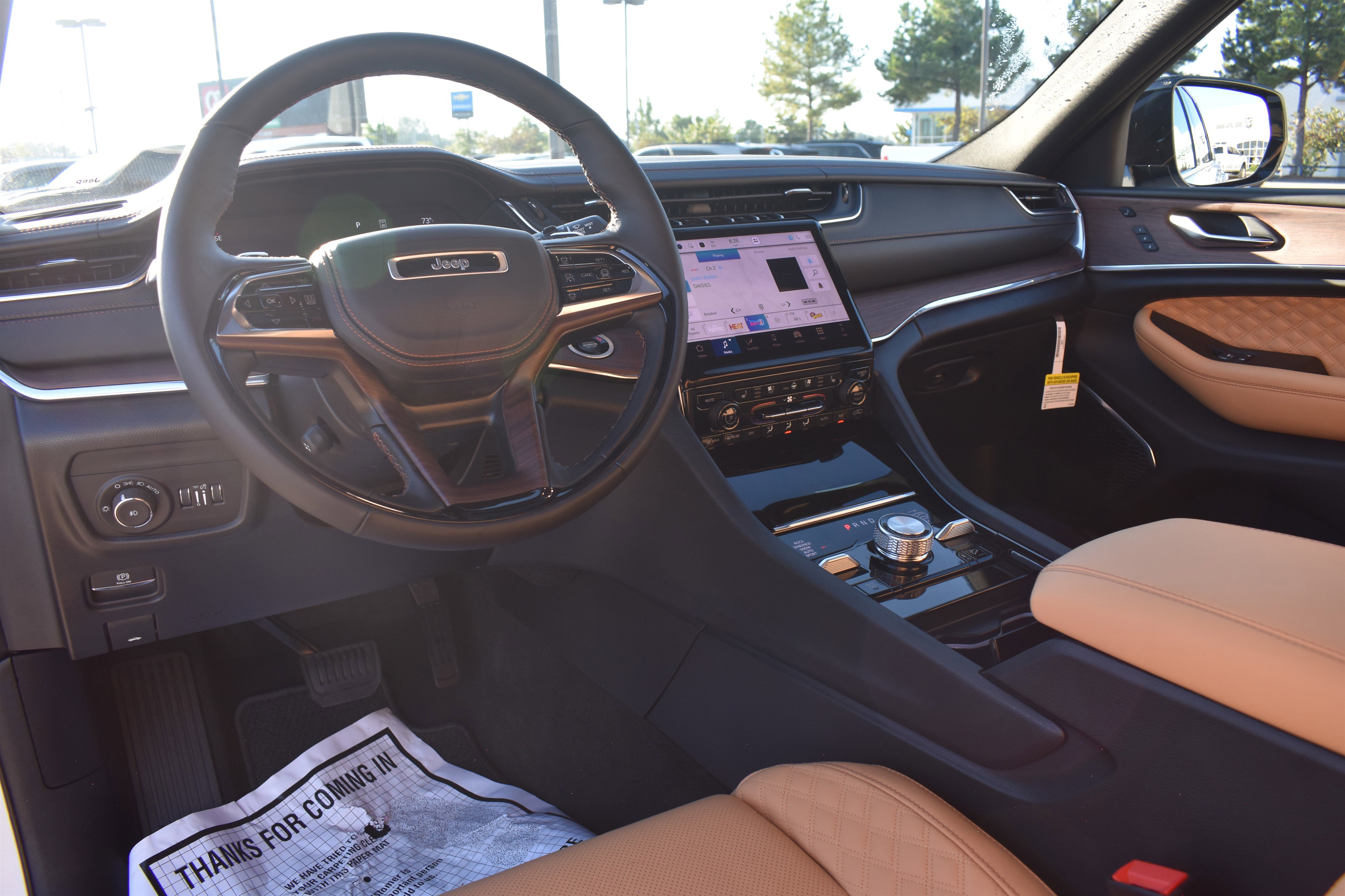 2025 Jeep Grand Cherokee Summit photo 12