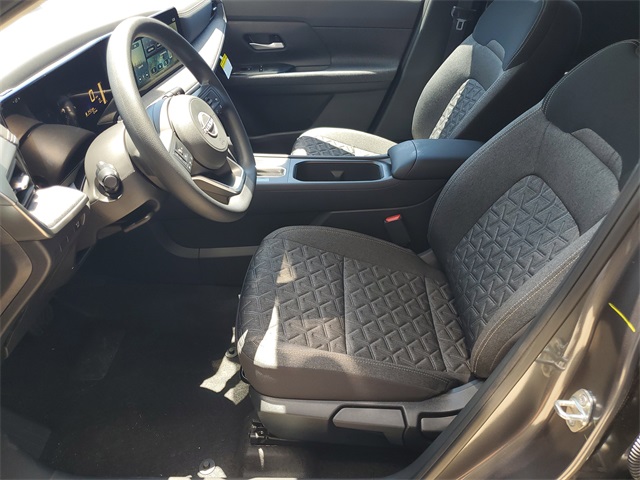 2025 Nissan Kicks SV photo 8