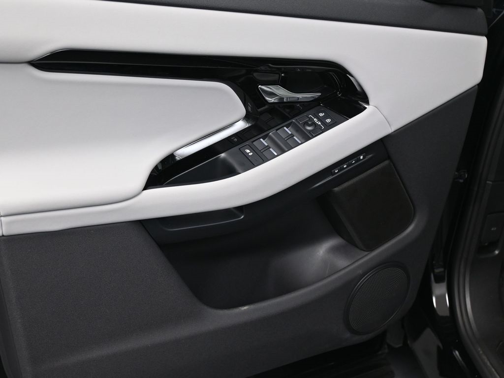 2024 Land Rover Range Rover Evoque S photo 13