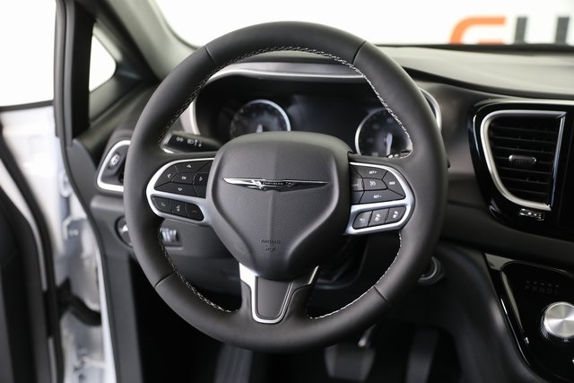 2026 Chrysler Voyager LX photo 3