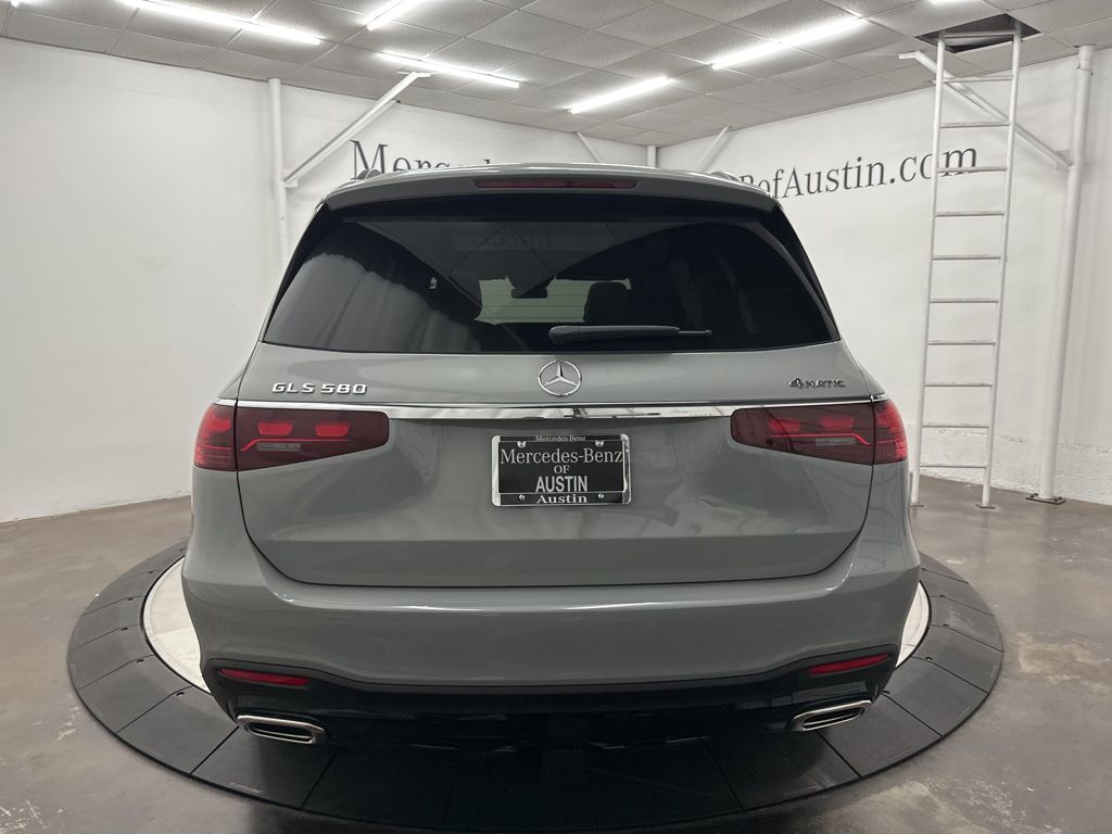 2026 Mercedes Benz GLS 580 4MATIC photo 4