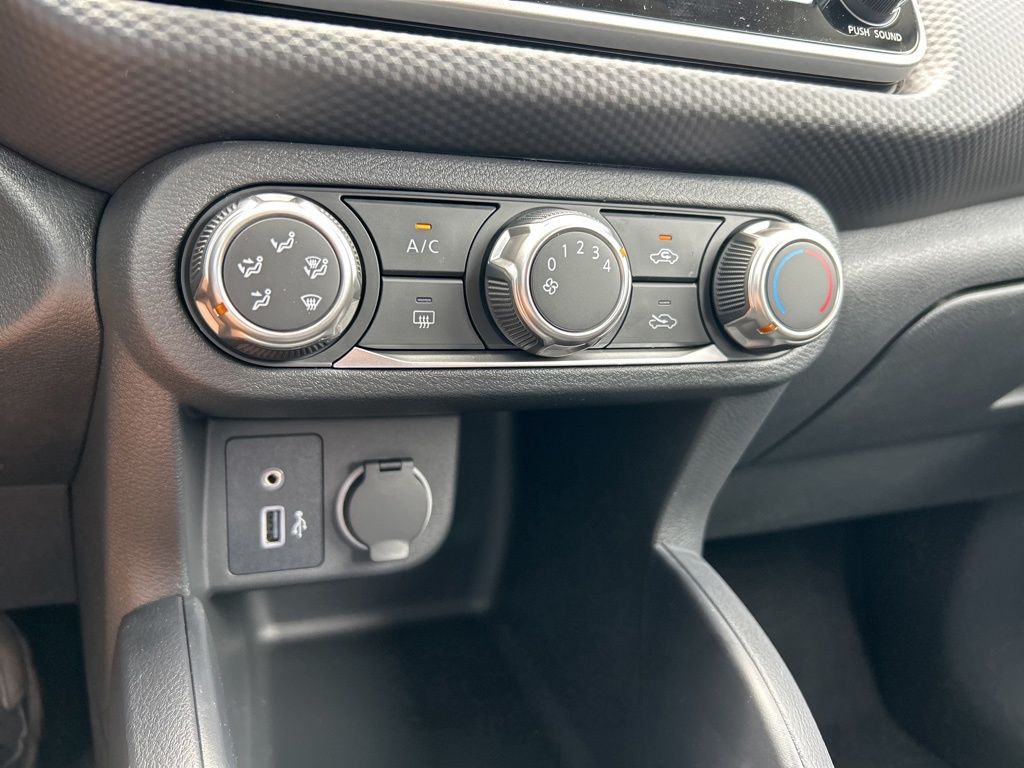2025 Nissan Kicks Play S photo 24