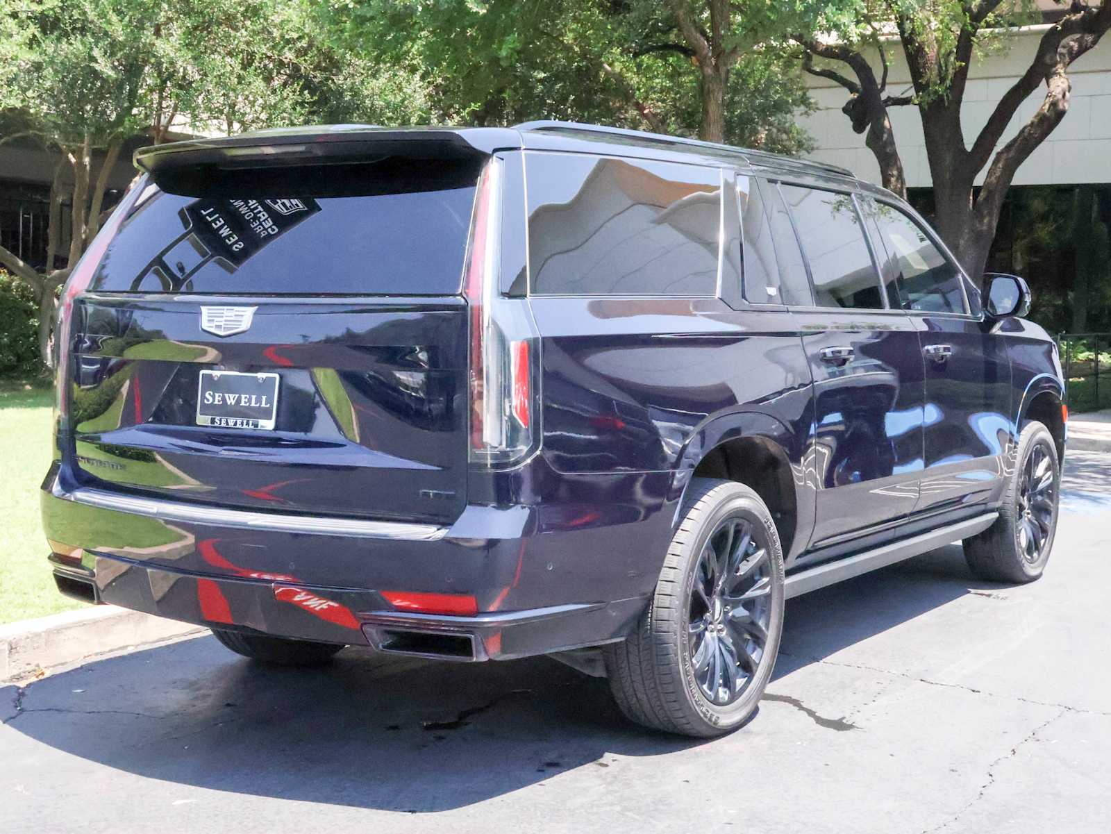 2021 Cadillac Escalade ESV Sport Platinum photo 4