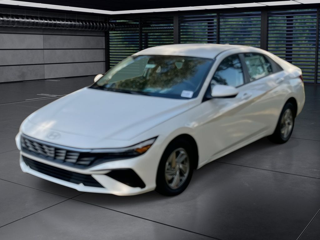 2025 Hyundai Elantra SE's photo