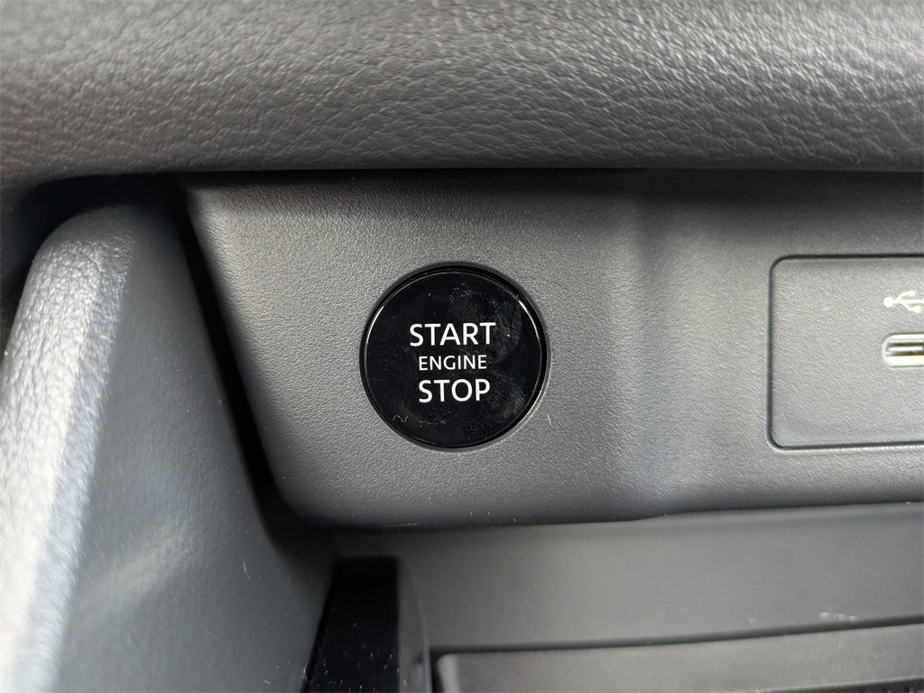 2025 Nissan Rogue SV photo 29