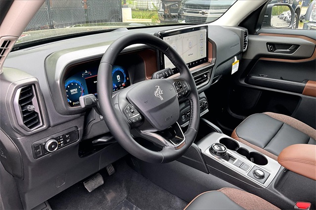 2025 Ford Bronco Sport Outer Banks photo 6