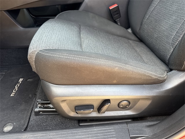 2022 Nissan Rogue SV photo 11