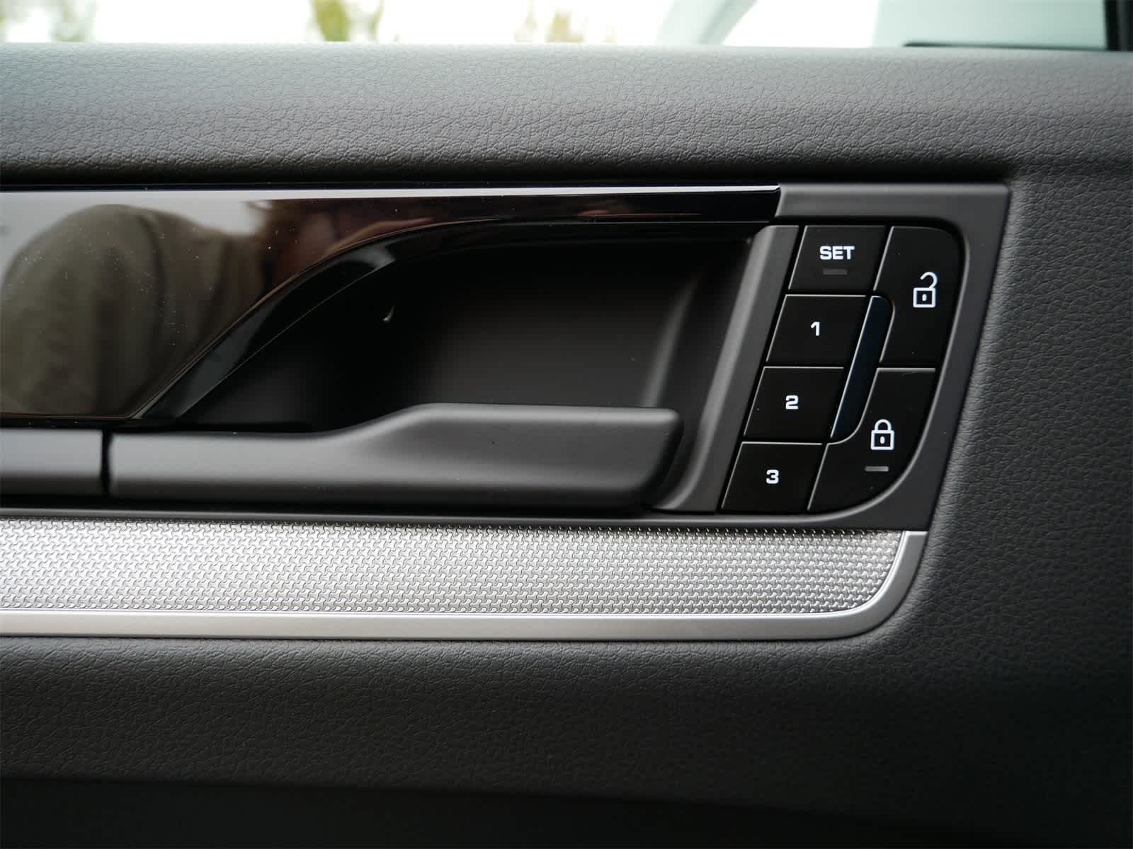 2026 Porsche Cayenne photo 11