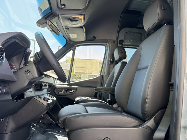 2025 Mercedes Benz Sprinter 2500 photo 2