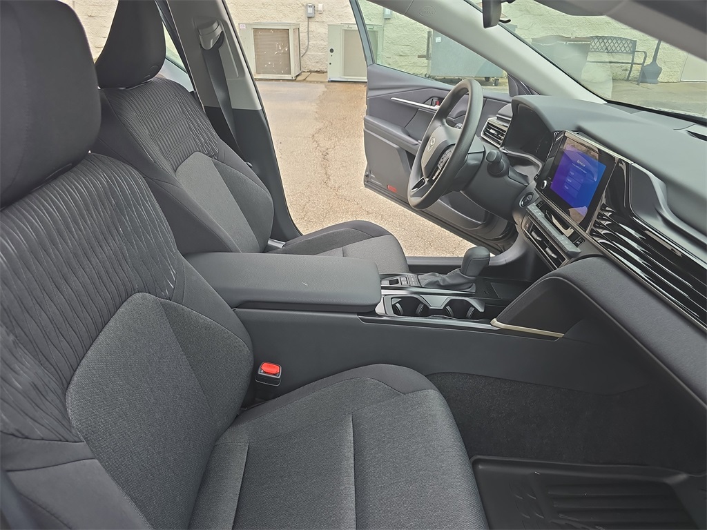 2025 Toyota Camry LE photo 10