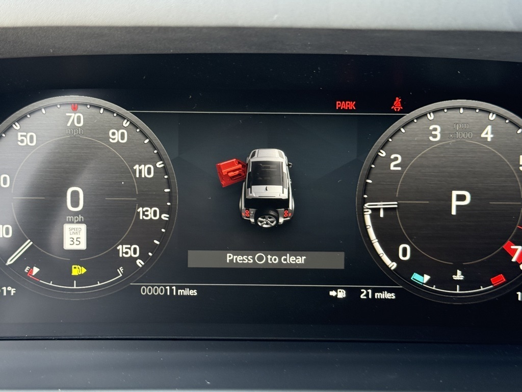 2025 Land Rover Defender 90 X-Dynamic SE photo 16