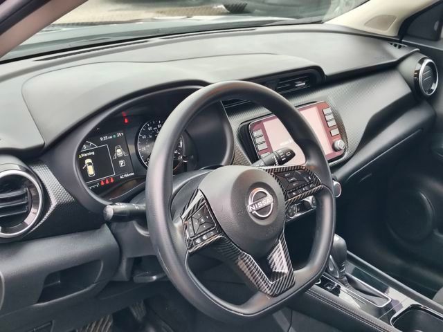 2023 Nissan Kicks SV photo 2