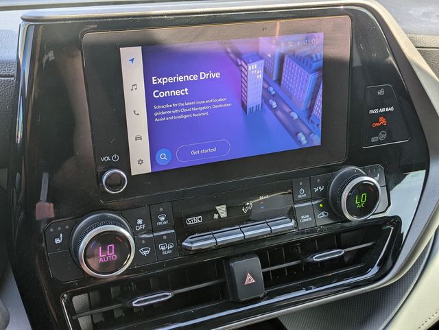 2023 Toyota Highlander L photo 15