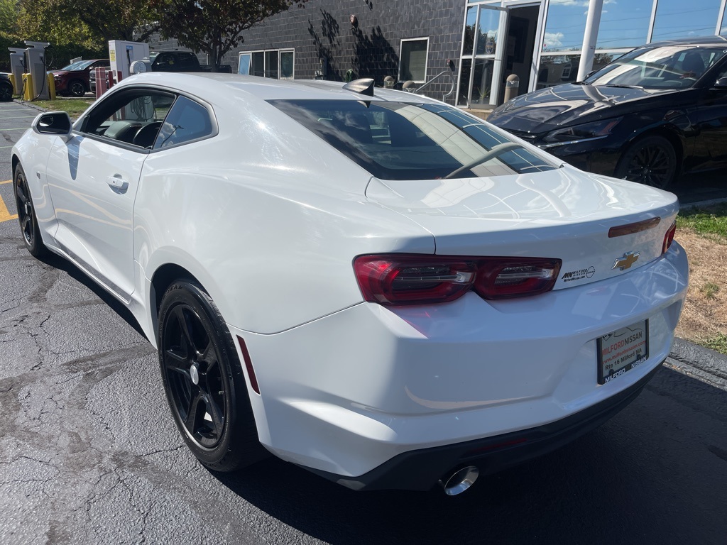 2023 Chevrolet Camaro 1LT photo 3