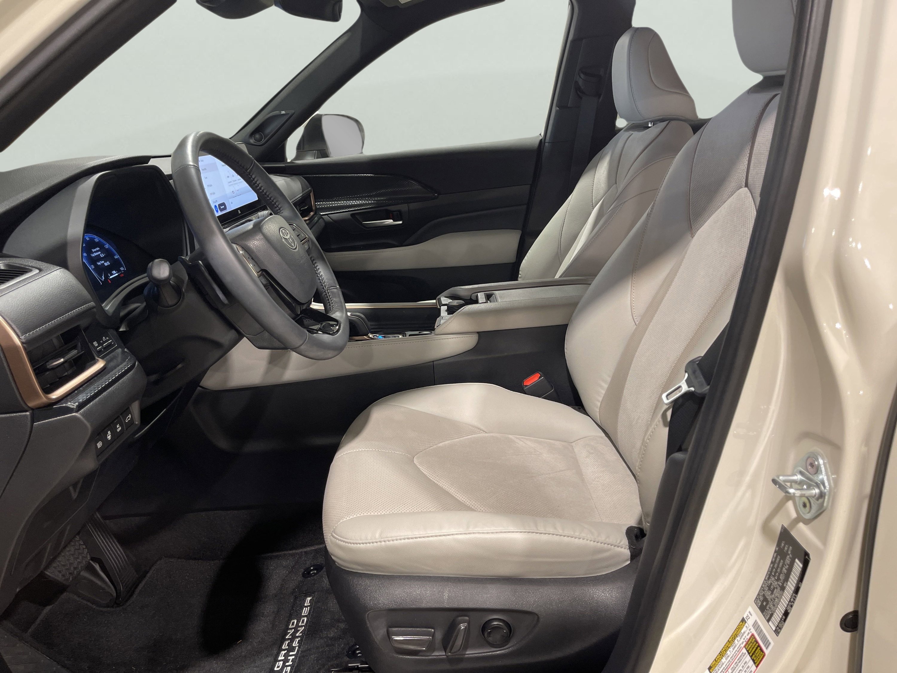 2024 Toyota Grand Highlander Hybrid MAX photo 12
