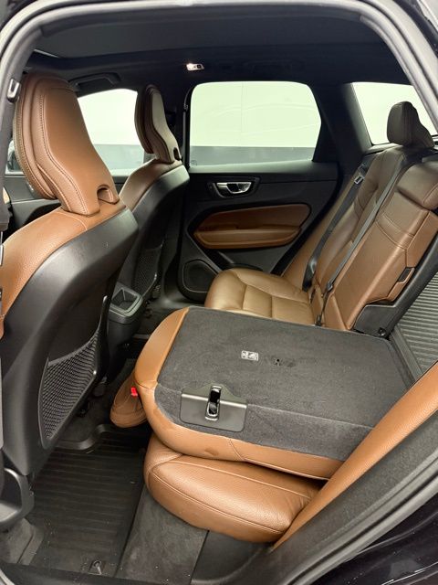 2021 Volvo XC60 T5 Momentum photo 50