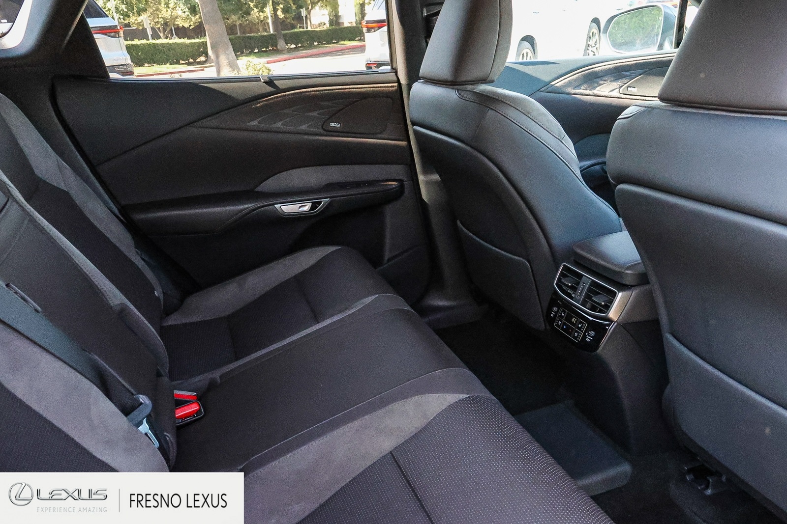 2025 Lexus RX 450h+ Luxury photo 13